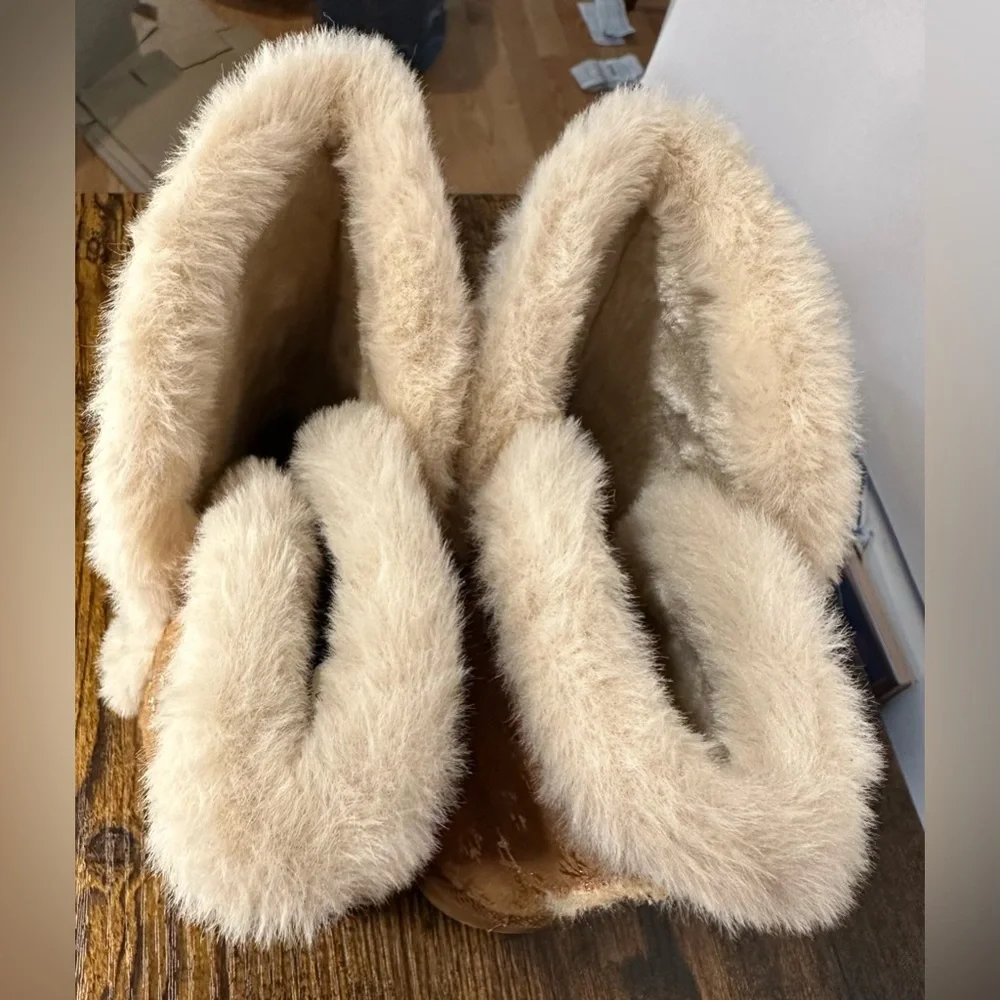 Olivia Miller Girls Chestnut Snow Days Boots NWT Size Girls 3 - Picture 3 of 7